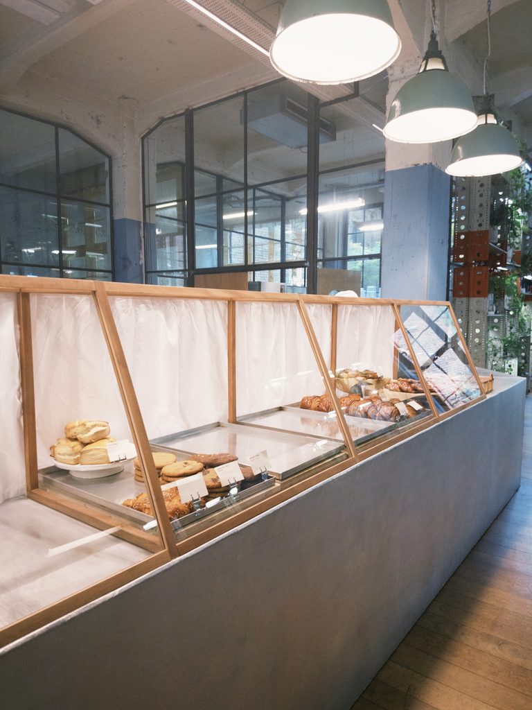 stamba bakeryのパンコーナー